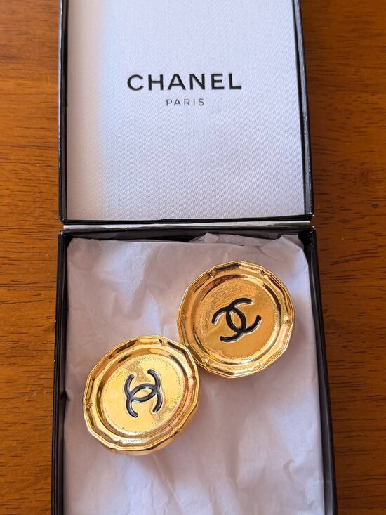 CHANEL Jewelry - CHANEL VINTAGE AUTHENTIC DISH PLATE CLIP-ON EARRINGS